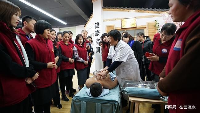 中域教育：教育机BB电子构的发展思路是把握行业前沿发展(图2)