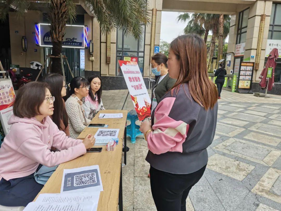 努力为群众提供优质教育服务 成都市天涯石小学逸景分校开展教育咨询志BB电子愿服务活动(图3)